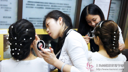 柯模思2011年10月韩国化妆师资格证书考试